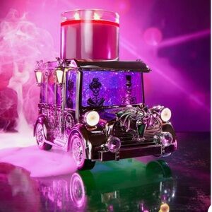 Brand New Bath And Body Works NWT
Halloween Light-Up Water Globe Hearse
BNIB